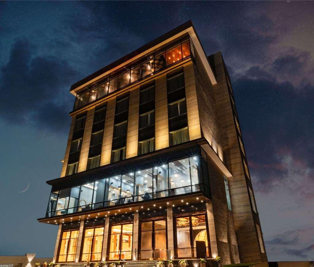 Clarion Hotel Epicure Деградун Екстер'єр фото