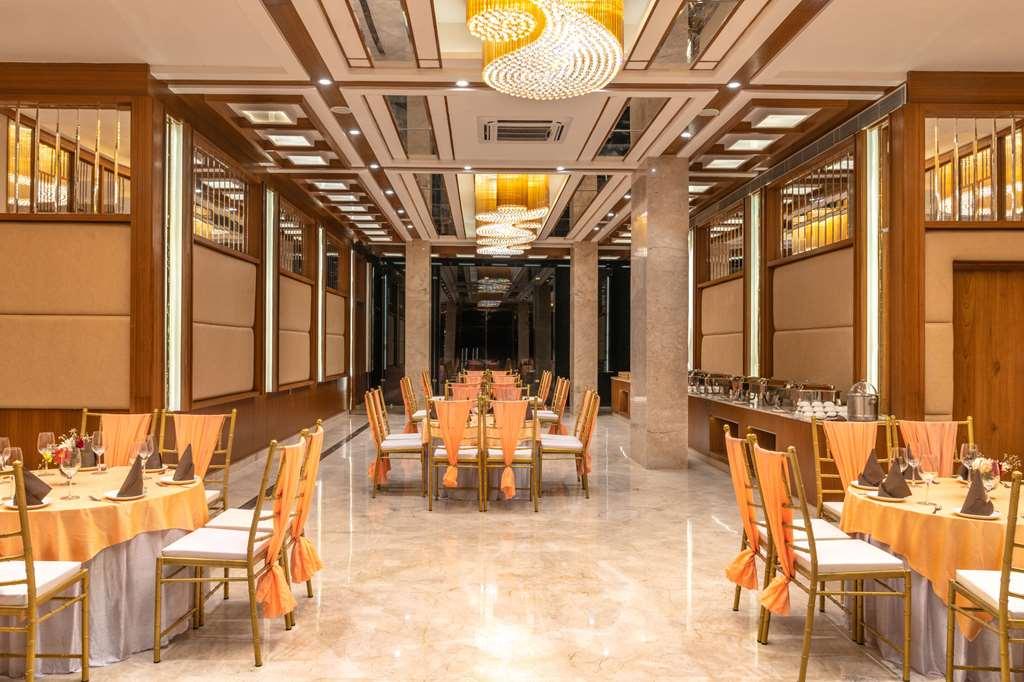 Clarion Hotel Epicure Деградун Зручності фото