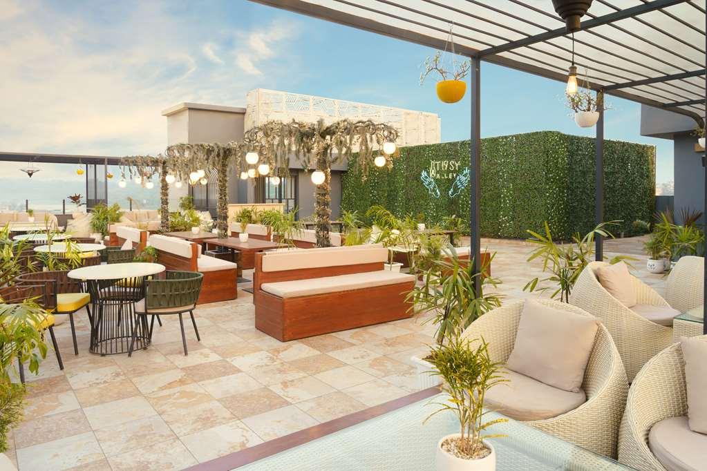 Clarion Hotel Epicure Деградун Зручності фото